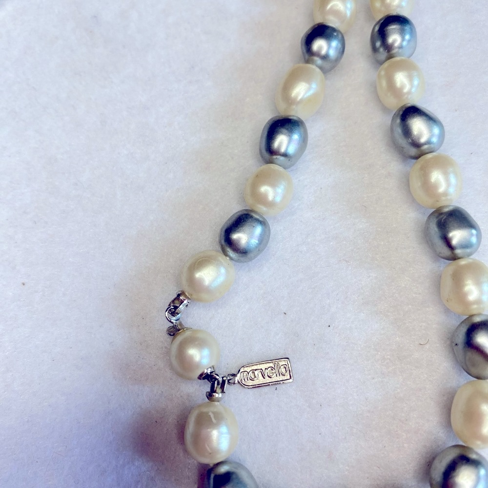 Marvella Pearl Beaded Necklace 24” Gray Off White Vintage Branded Dressy Office - Picture 3 of 7